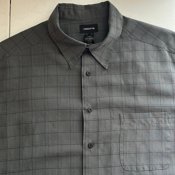 Claiborne Mens Gray Plaid Short Sleeve Button Down Shirt, Size XL - Picture 4 of 5
